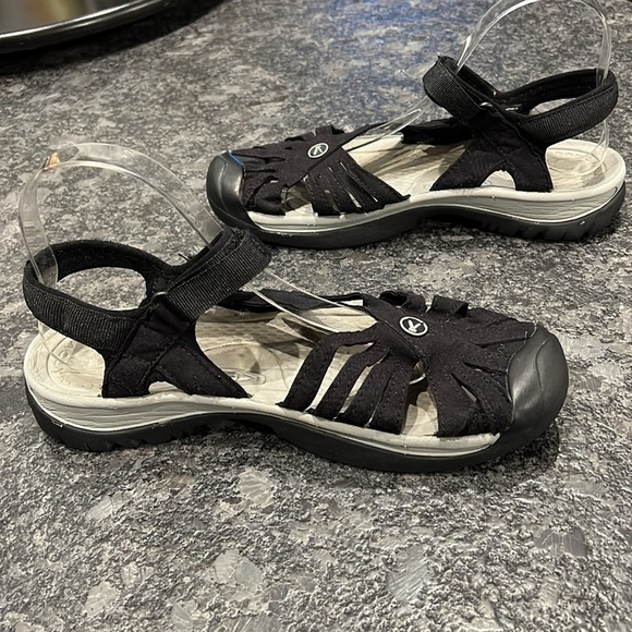 Keen Rose Sandals Sz 9.5 Black Gray Adjustable Strap - Picture 3 of 12
